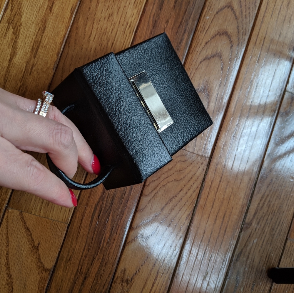 Travel jewelry box